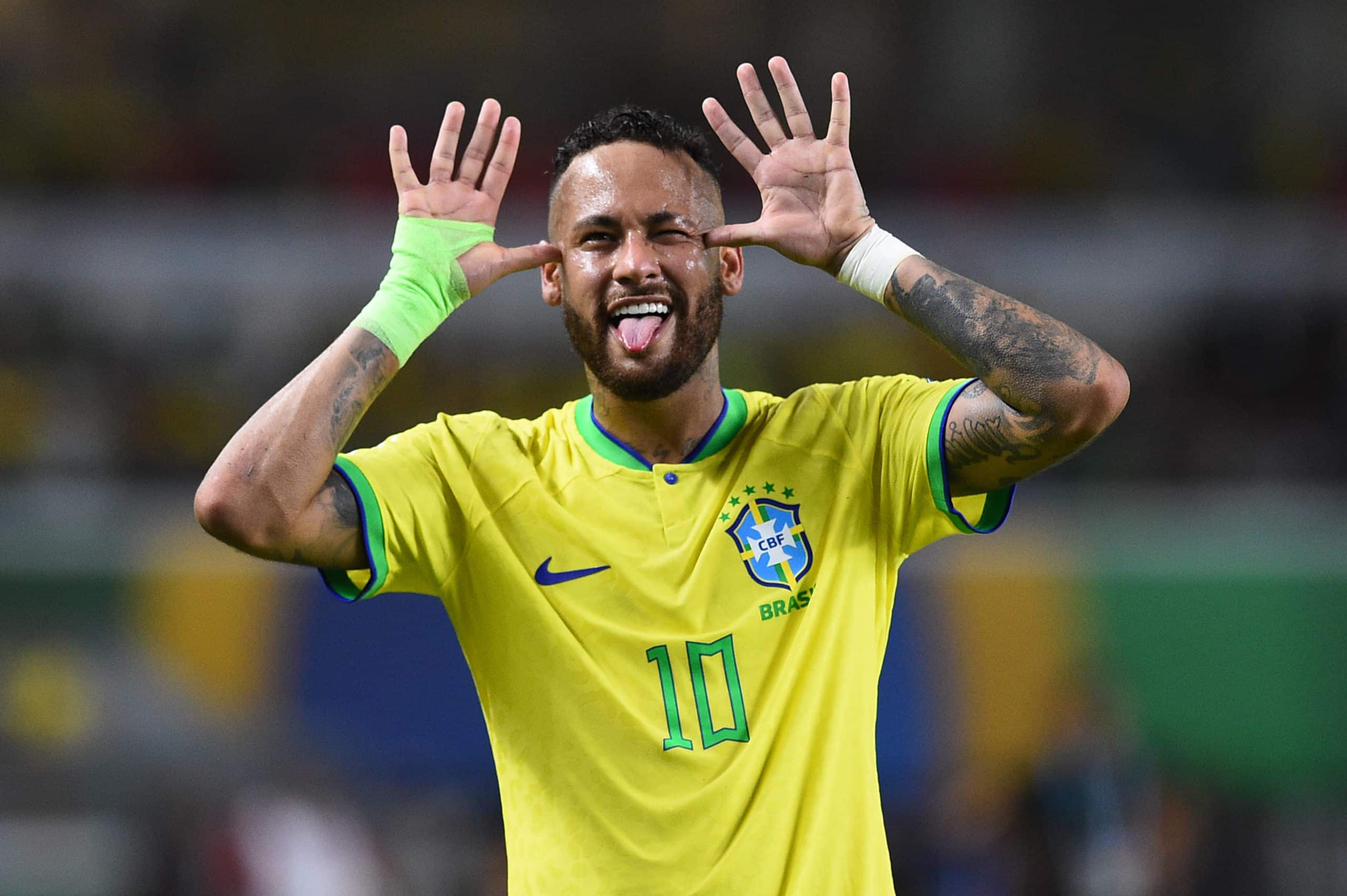 Neymar comemora o seu segundo gol contra a Bolívia