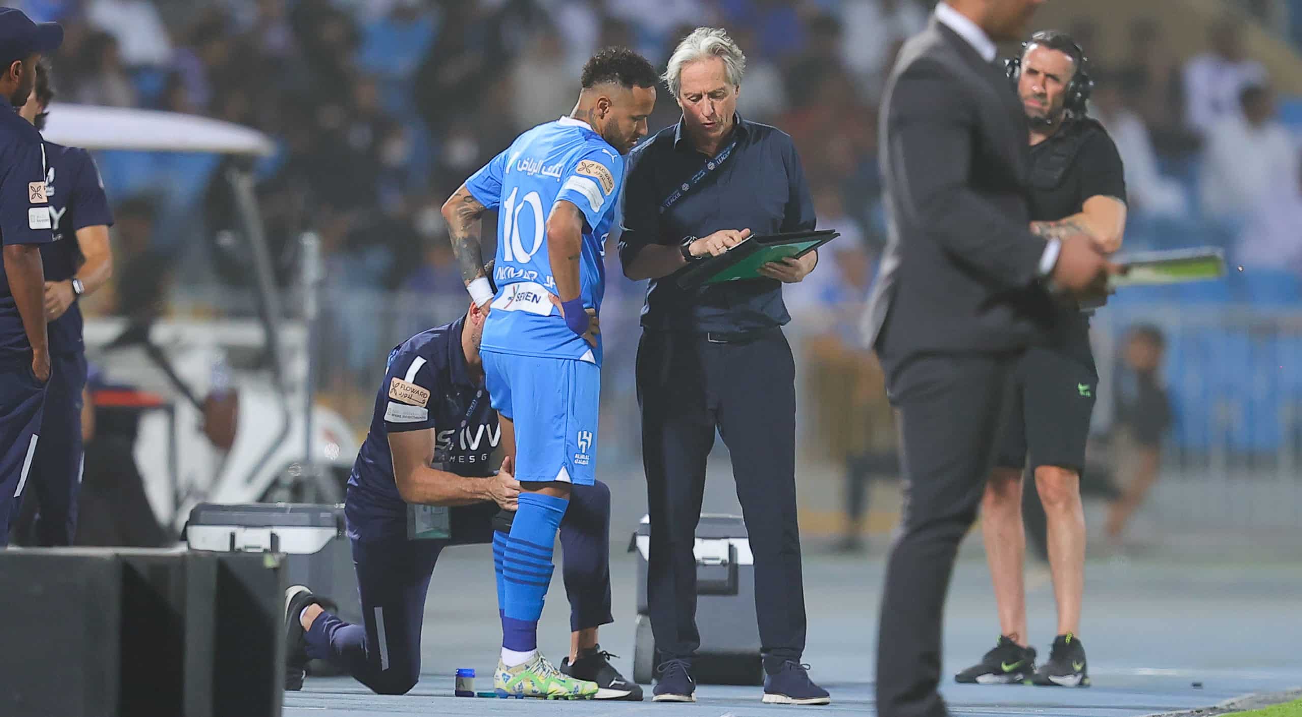 Jorge Jesus conversa com Neymar em jogo do Al-Hilal