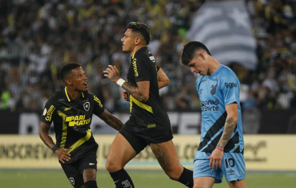 Botafogo, de Tiquinho, vem de empate com o Athletico
