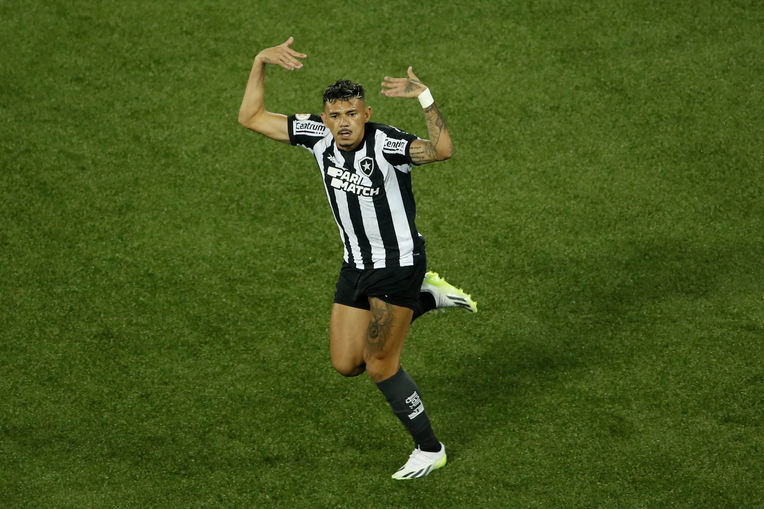 Tiquinho Soares entrou no jogo e fez o gol do Botafogo