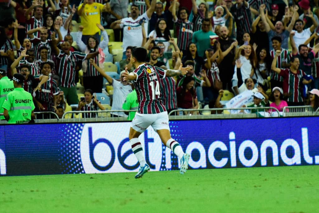 Torcida do Cruzeiro vaia time e xinga Rafael Cabral e Neris durante derrota  para o Flamengo; assista, cruzeiro