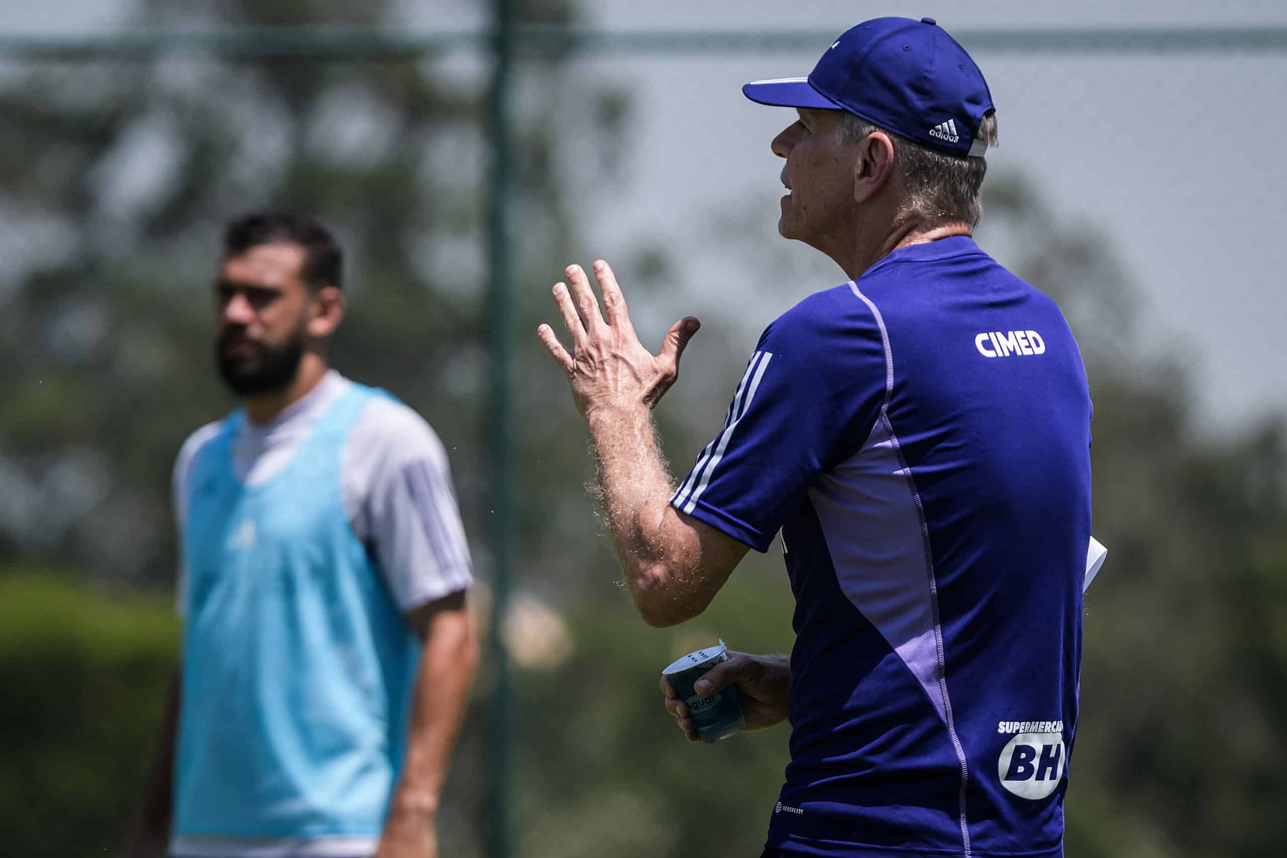 Paulo Autuori já trabalha como técnico do Cruzeiro