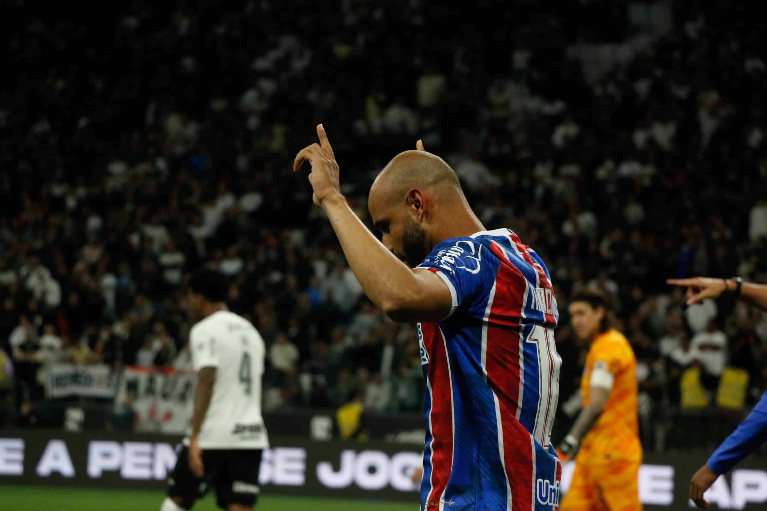 Thaciano, do Bahia, marcou dois gols no jogo