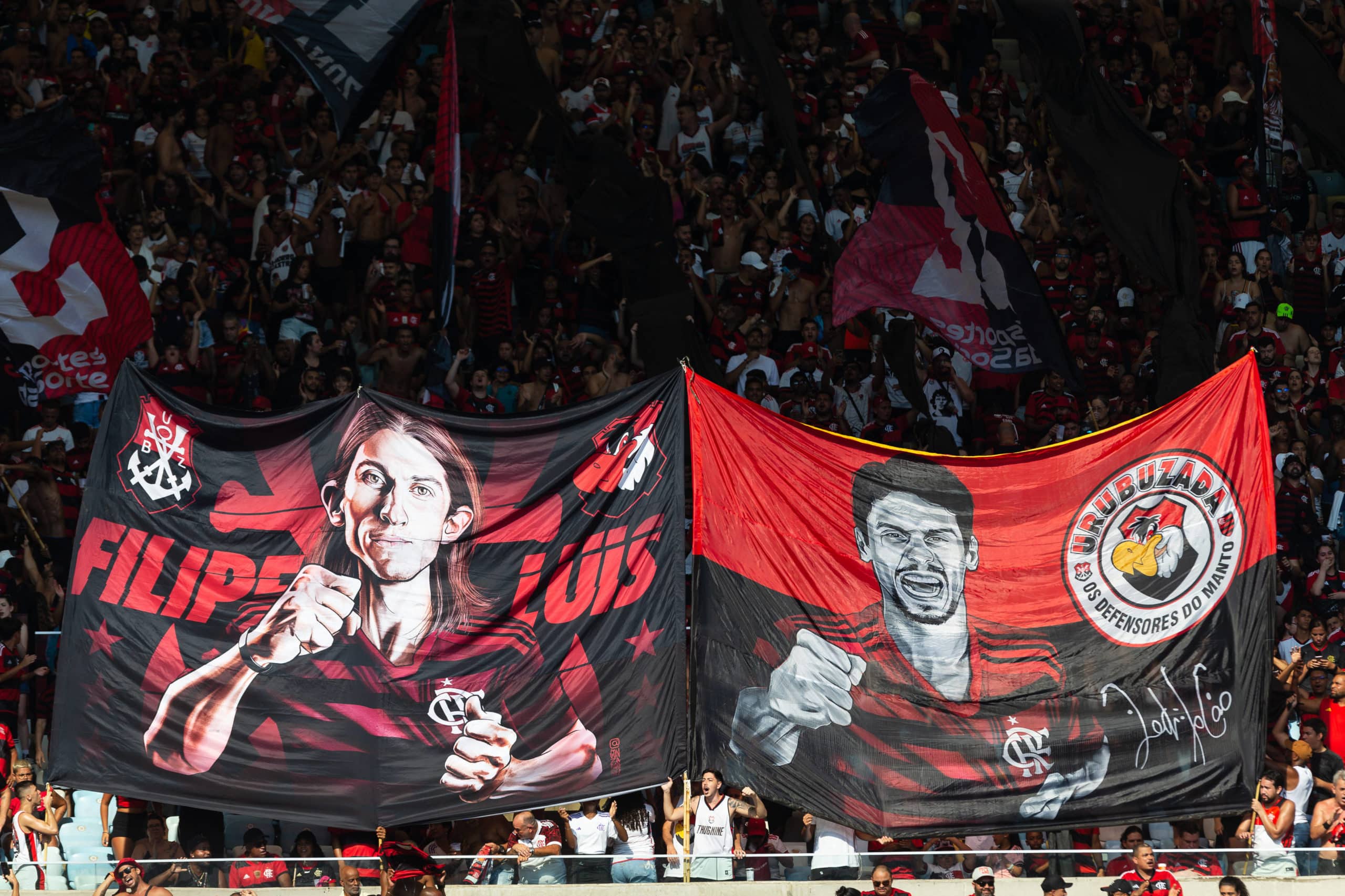 Filipe Luís e Rodrigo Caio se despedem da torcida do Flamengo em vitória rubro-negra sobre o Cuiabá