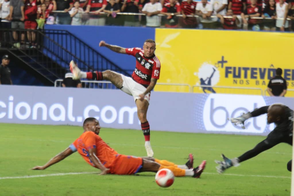 Everton Cebolinha deixou o dele, e foi um dos destaques do Flamengo