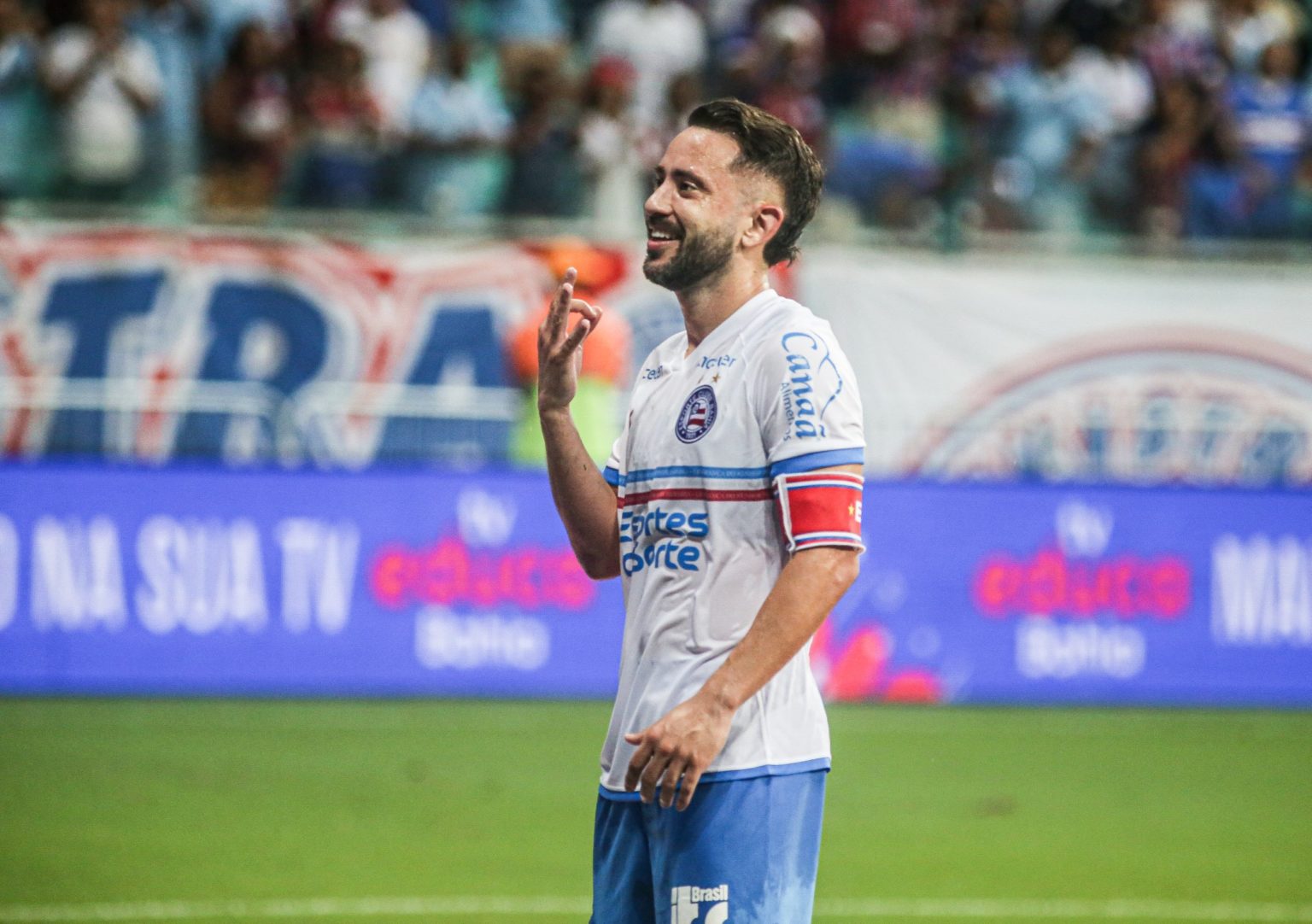 Everton Ribeiro estreia com golaço e goleada no Bahia