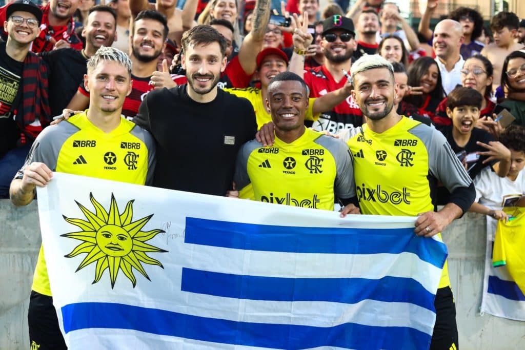 Os uruguaios do Flamengo com Matías Viña