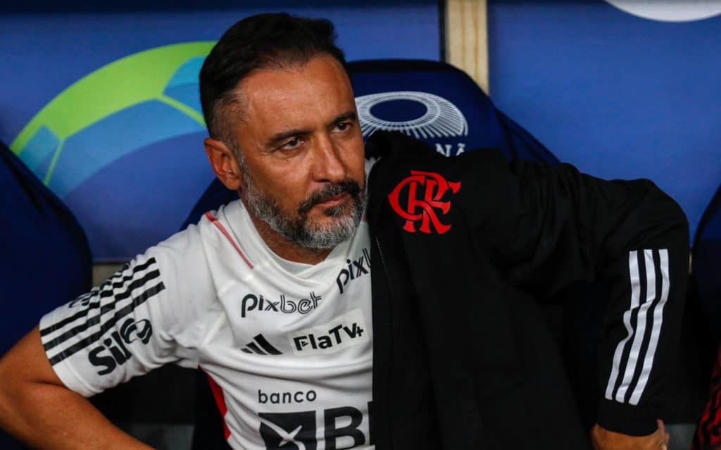 Vitor Pereira deixou o comando do Flamengo em abril
