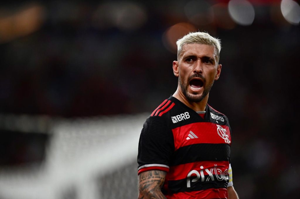 Arrascaeta marcou dois belos gols na goleada do Flamengo