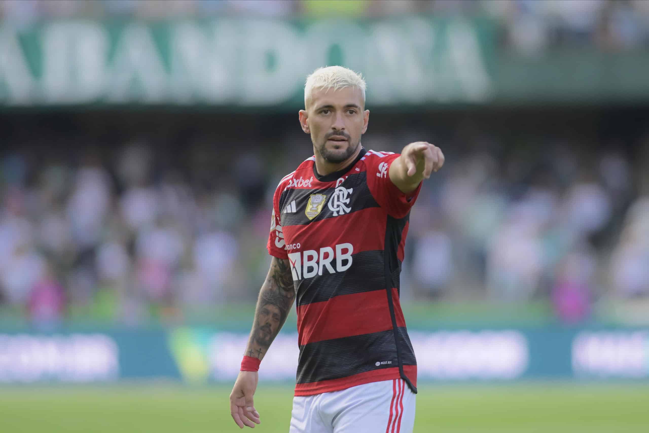 ‘Vão ter que vender a Bombonera’, diz dirigente do Flamengo sobre interesse do Boca em Arrascaeta