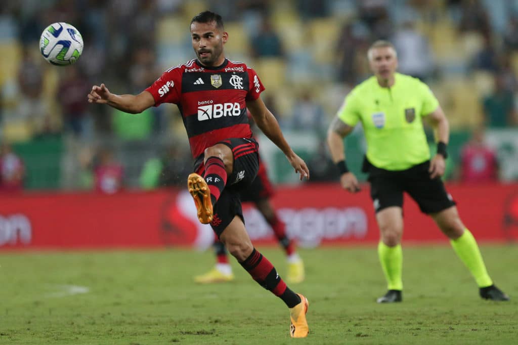 Thiago Maia em ação pelo Flamengo, em 2023