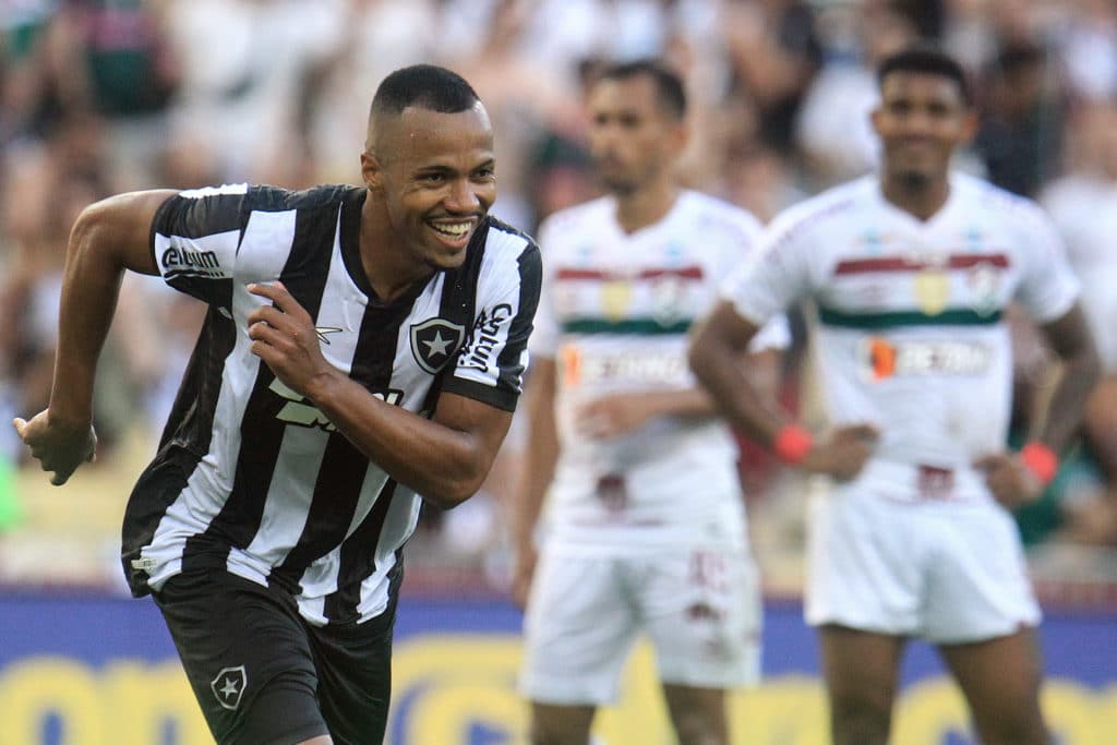 Botafogo levou a melhor no clássico, mas ficou sem a vaga pra semifinal