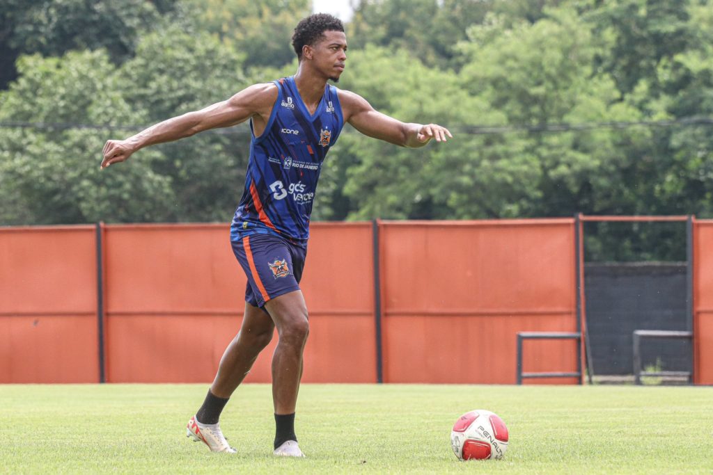 Carlinhos vai reforçar o Flamengo