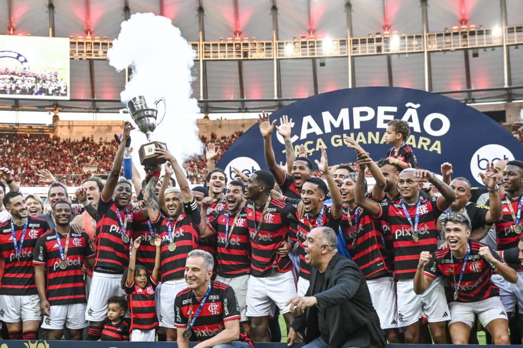 Jogadores do Flamengo comemoram o título da Taça Guanabara
