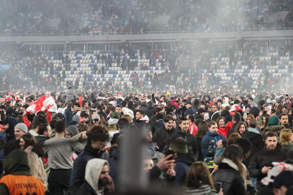 Torcida da Geórgia fez a festa após vitória nos pênaltis sobre a Grécia