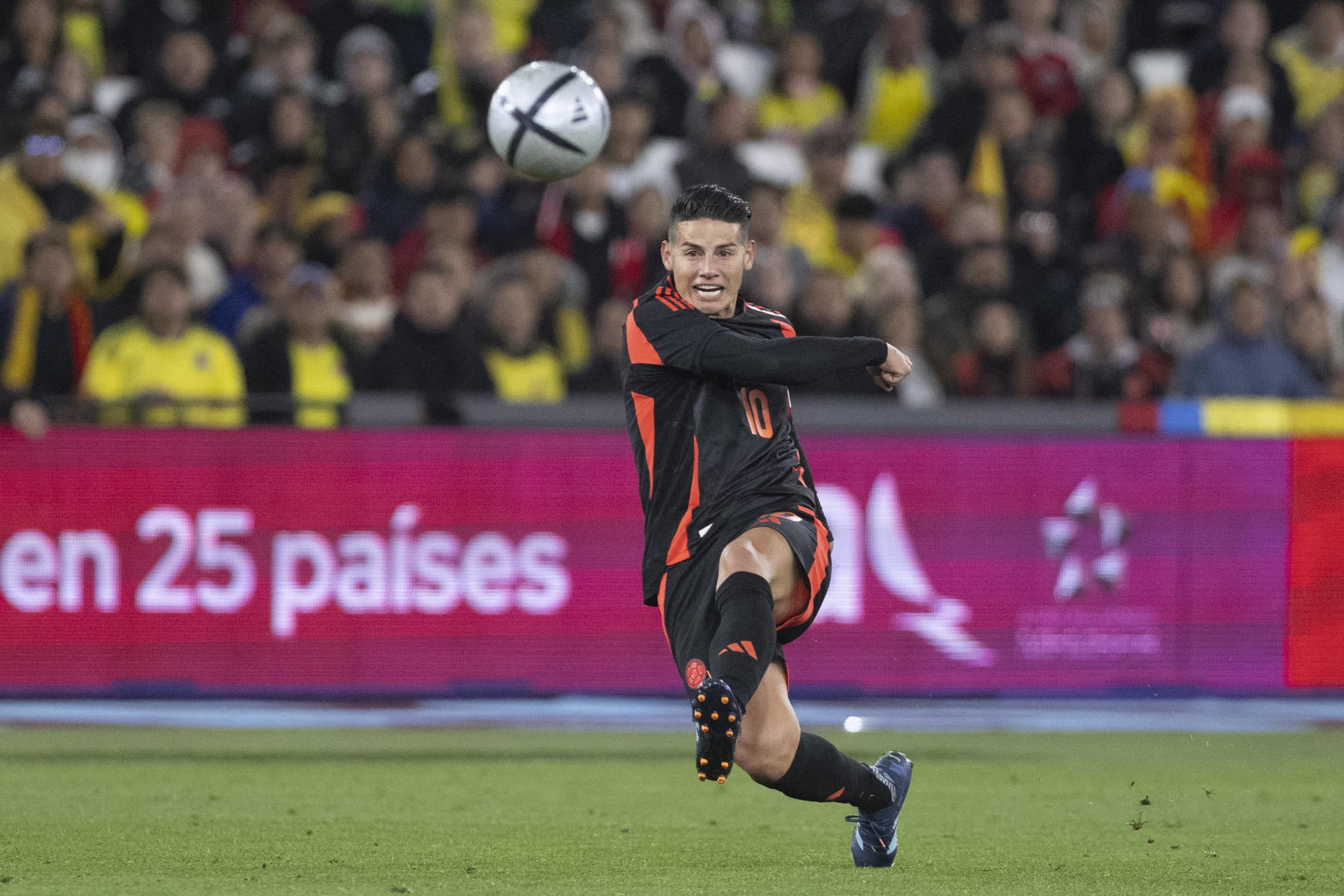 Reserva no São Paulo, James Rodríguez pensa em voltar ao futebol espanhol