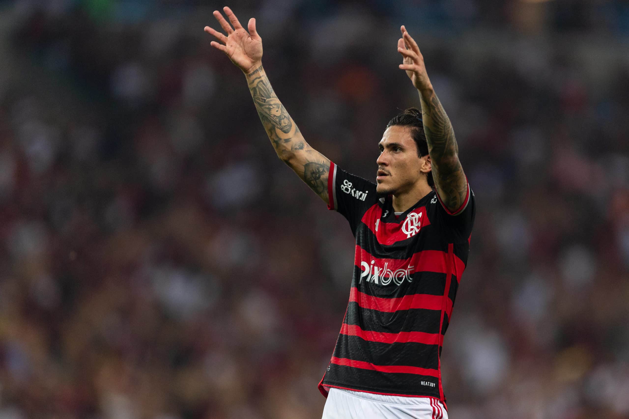 Sem Gabigol, suspenso, Flamengo está de olho no mercado em busca de um centroavante