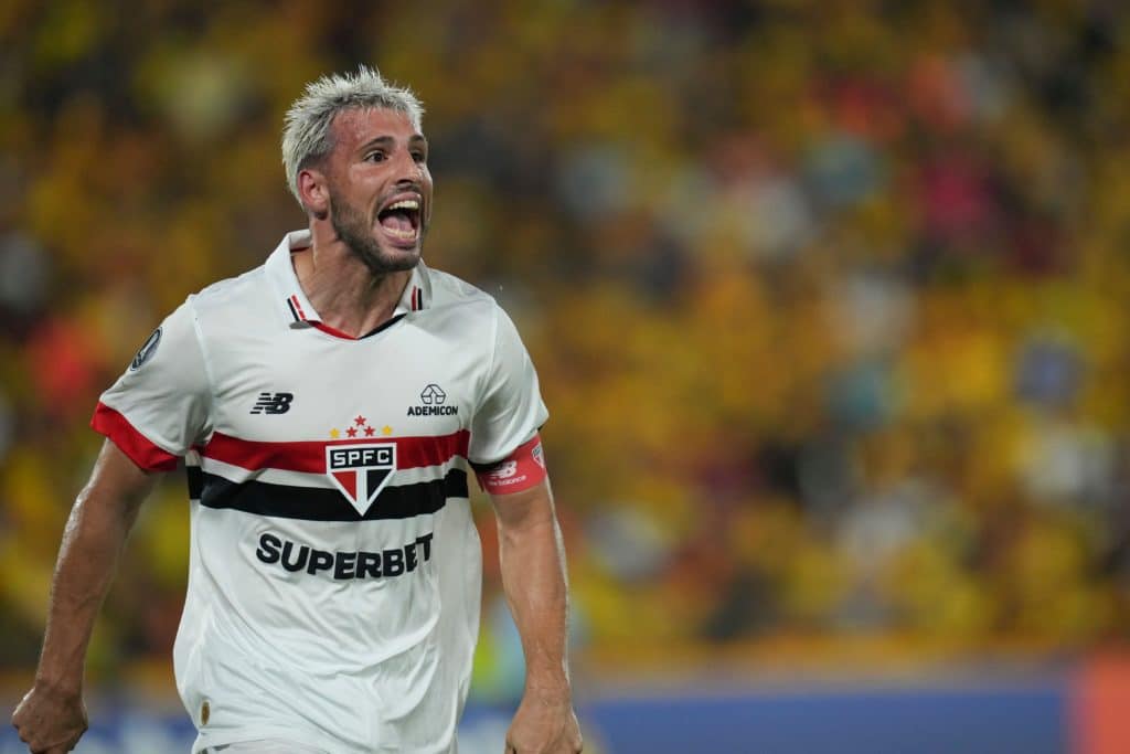 Calleri marcou o primeiro gol da vitória do São Paulo
