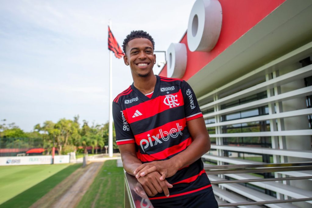 Carlinhos é o mais novo reforço do Flamengo