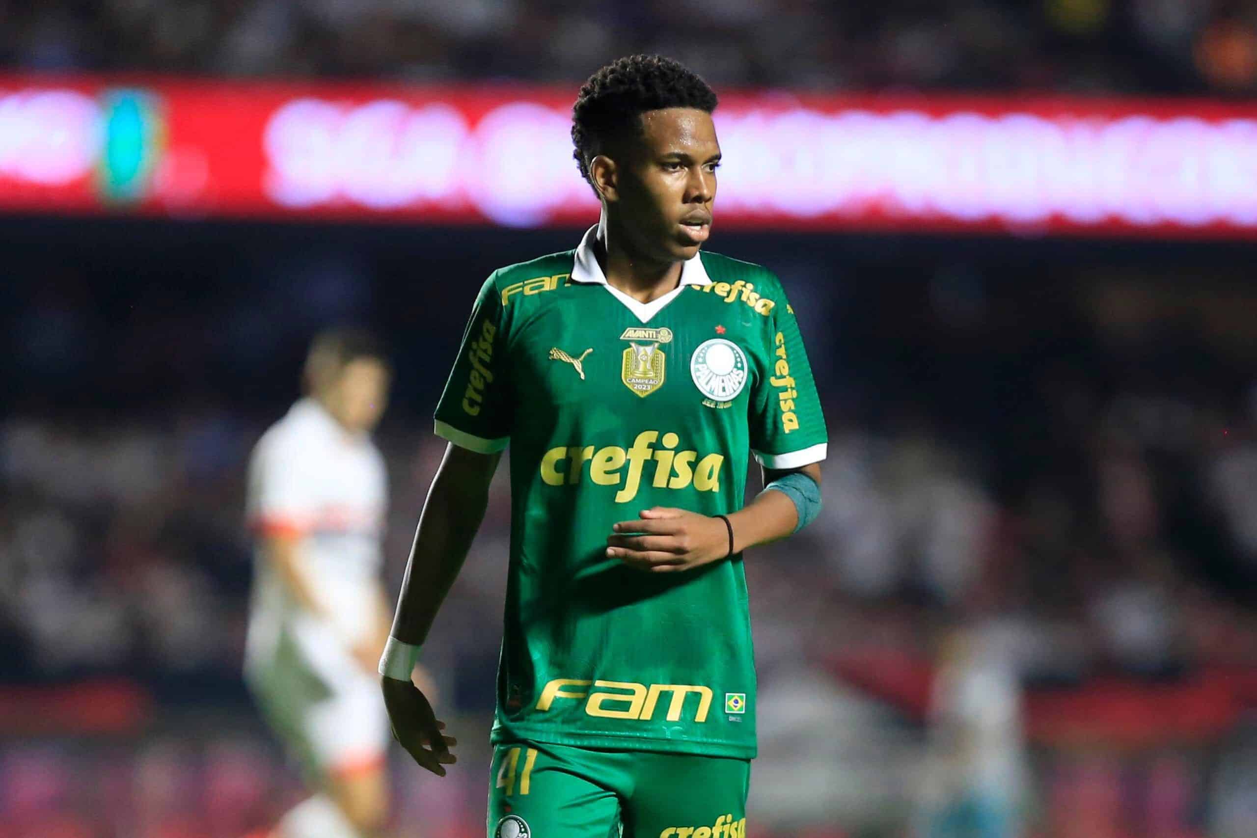 Chelsea tem acerto com Estêvão e agora negocia com o Palmeiras; proposta é de R$ 177 milhões
