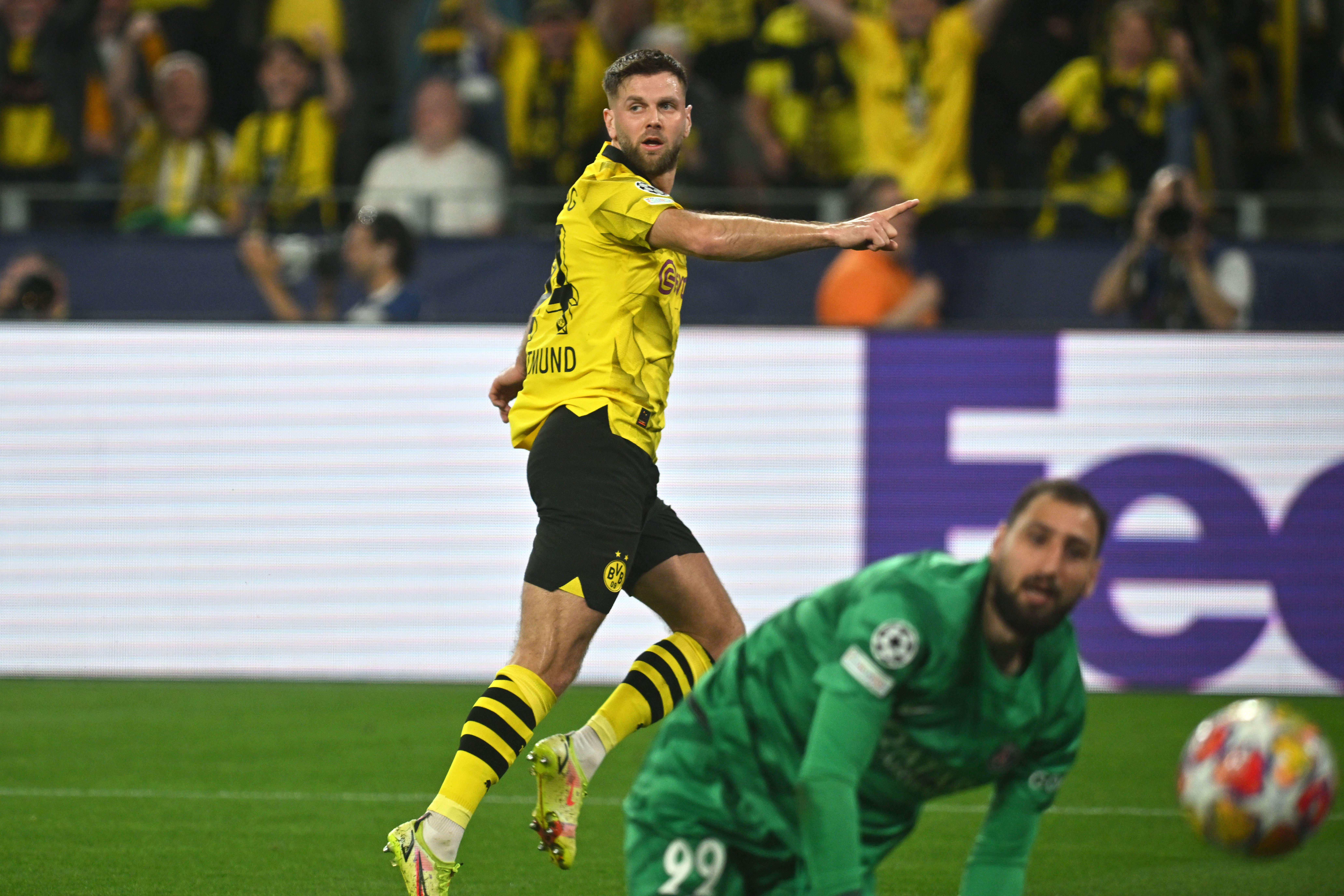 Borussia Dortmund vence o PSG por 1 a 0 no jogo de ida da semifinal da Champions