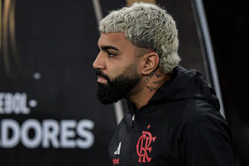 Gabigol foi punido pelo Flamengo após vestir a camisa do Corinthians