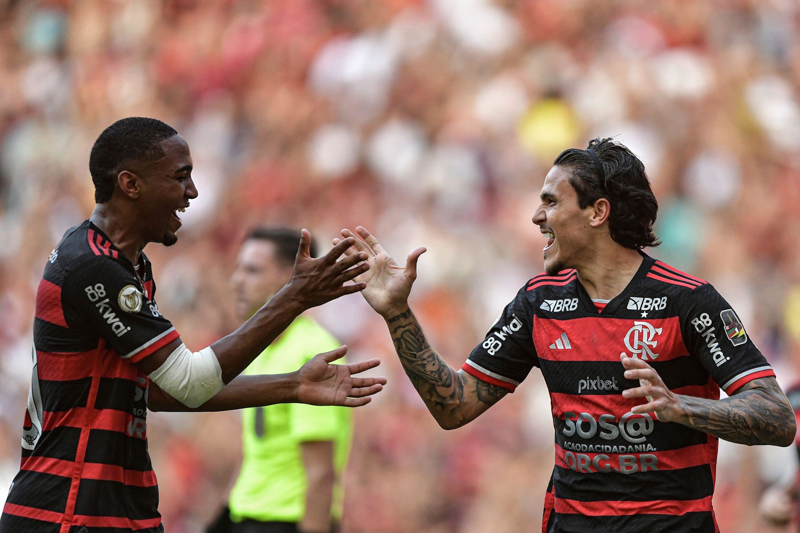 Flamengo joga bem, vence o Corinthians por 2 a 0 pelo Brasileirão e sai da crise