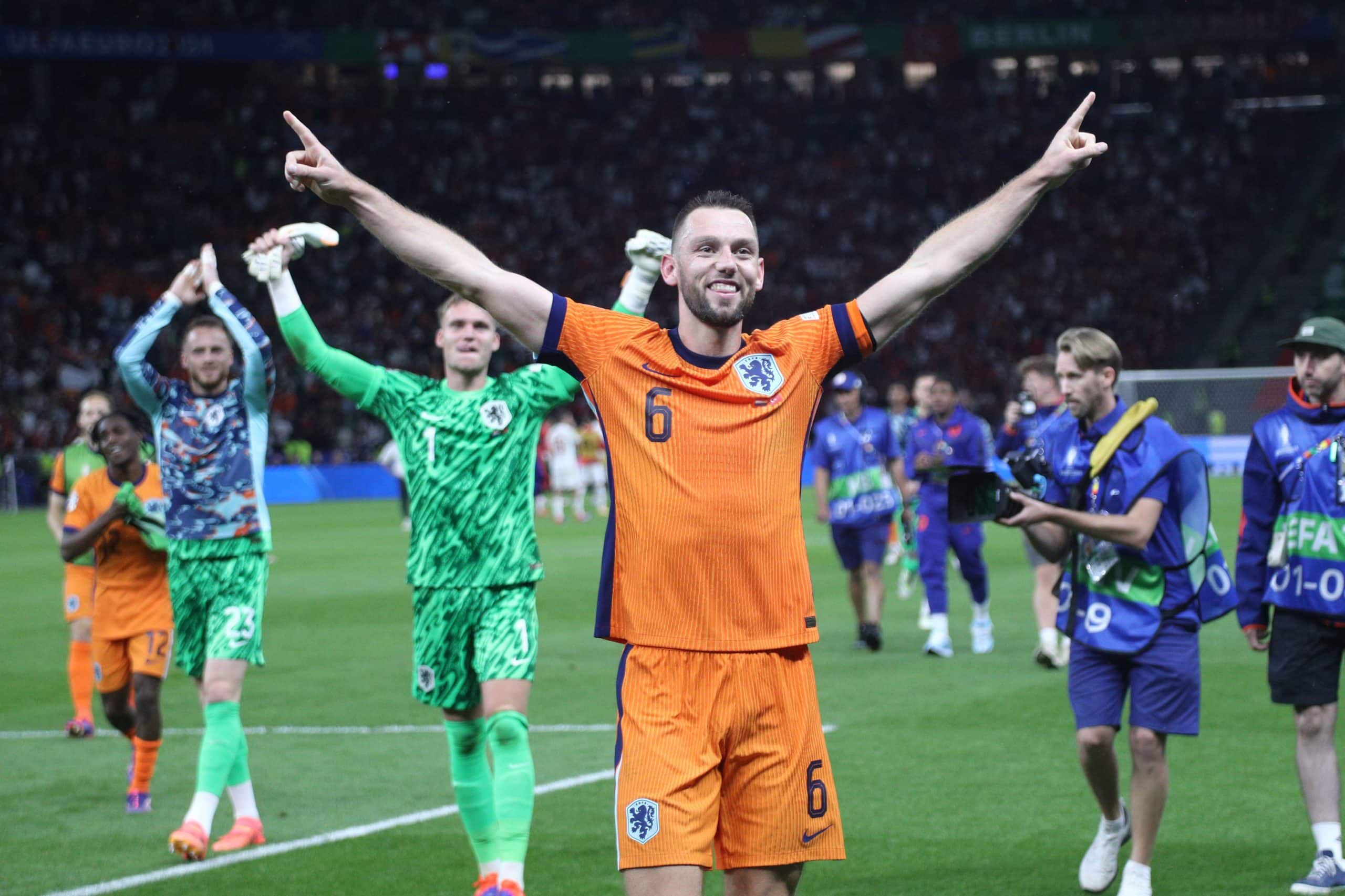 De Vrij deixou o dele na vitória da Holanda