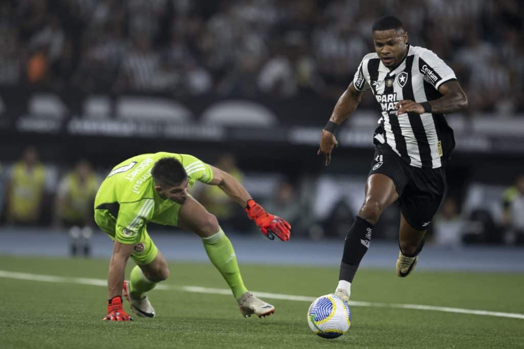 Júnior Santos vai desfalcar o Botafogo por tempo indeterminado