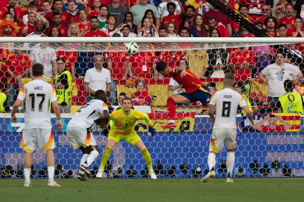Merino fez o gol da classificação da Espanha