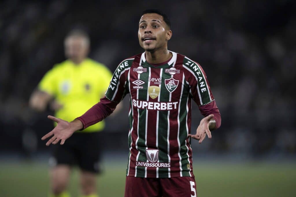 Alexsander pode deixar o Fluminense