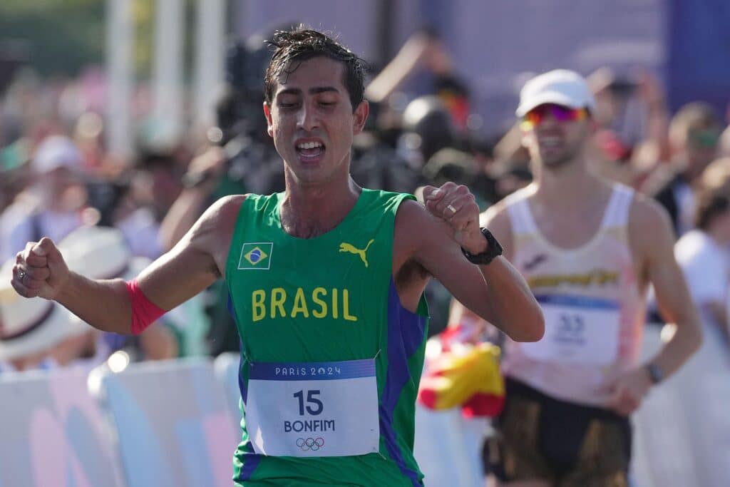 Caio Bonfim levou a medalha de prata na marcha atlética