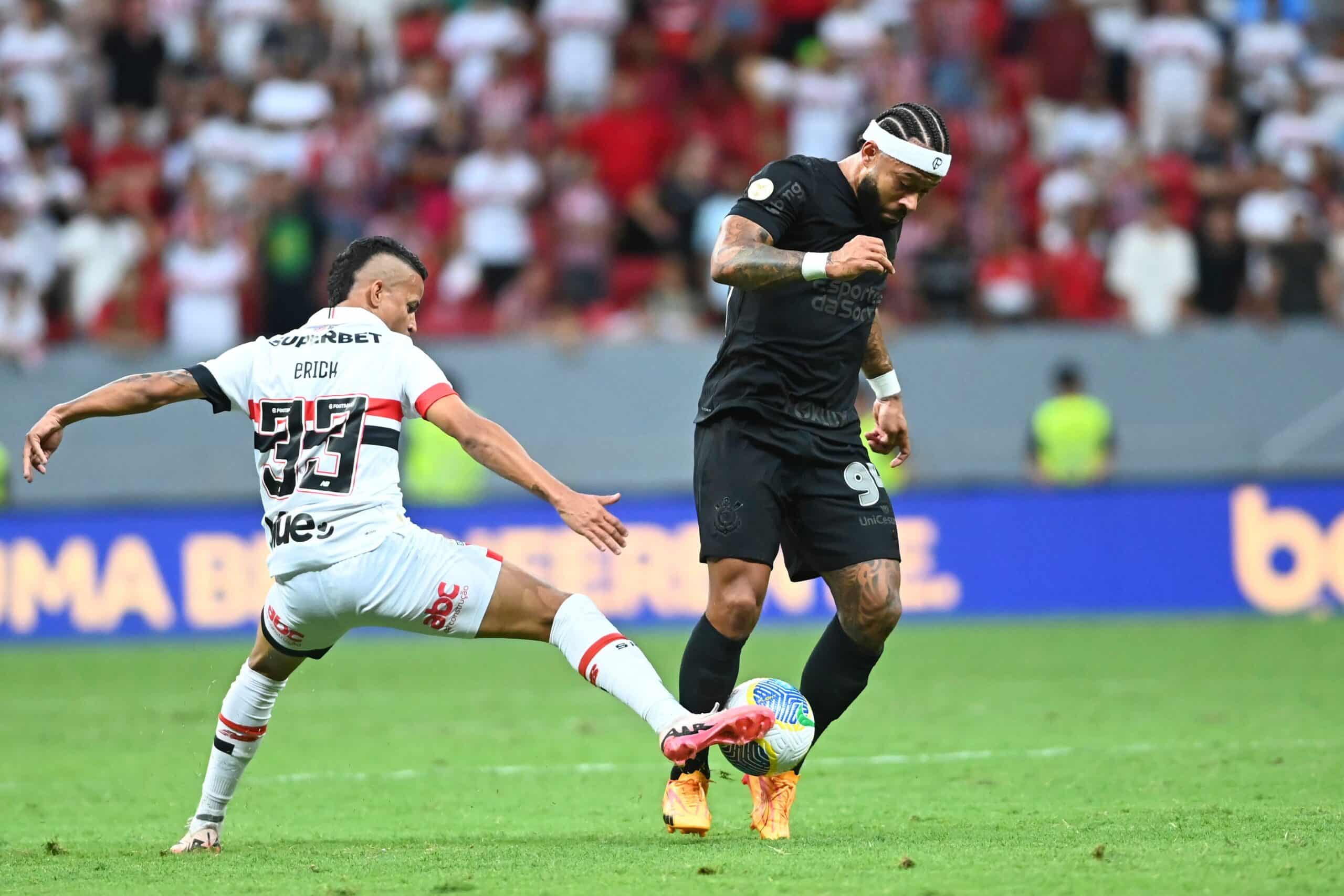 Corinthians, de Depay, perdeu mais uma no Brasileirão