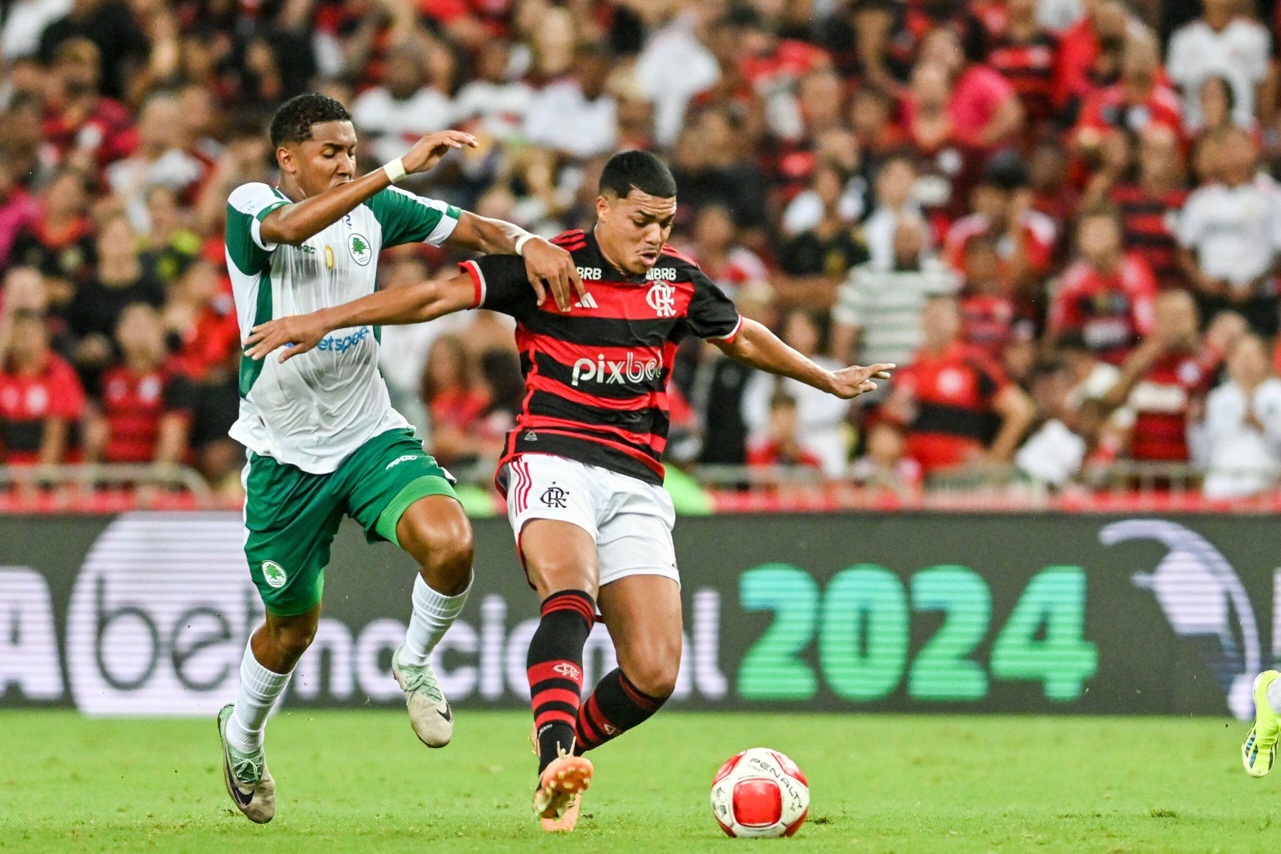 Igor Jesus em ação pelo Flamengo