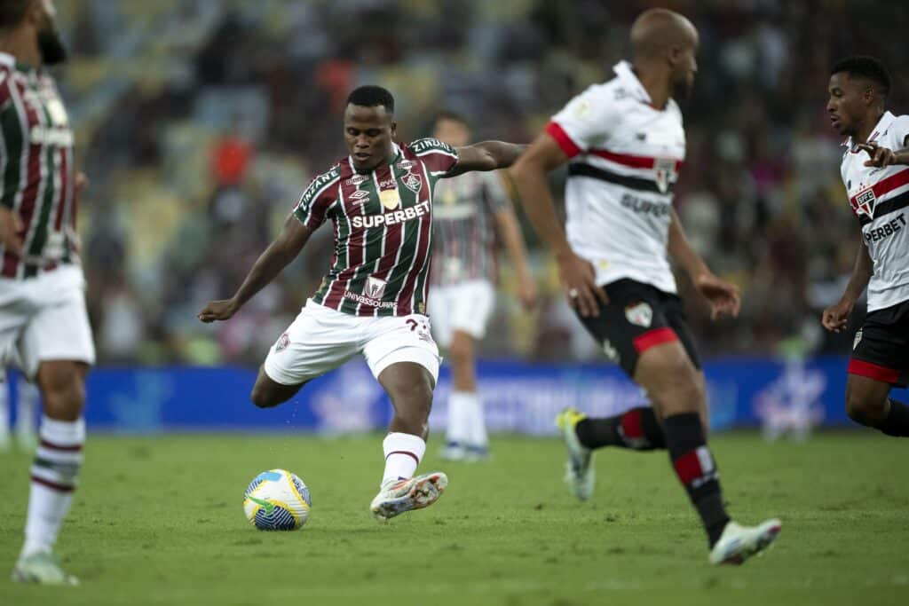 Jhon Arias fica no Fluminense