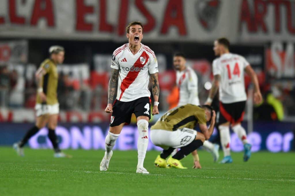 Jogadores do River Plate comemoram a classificação