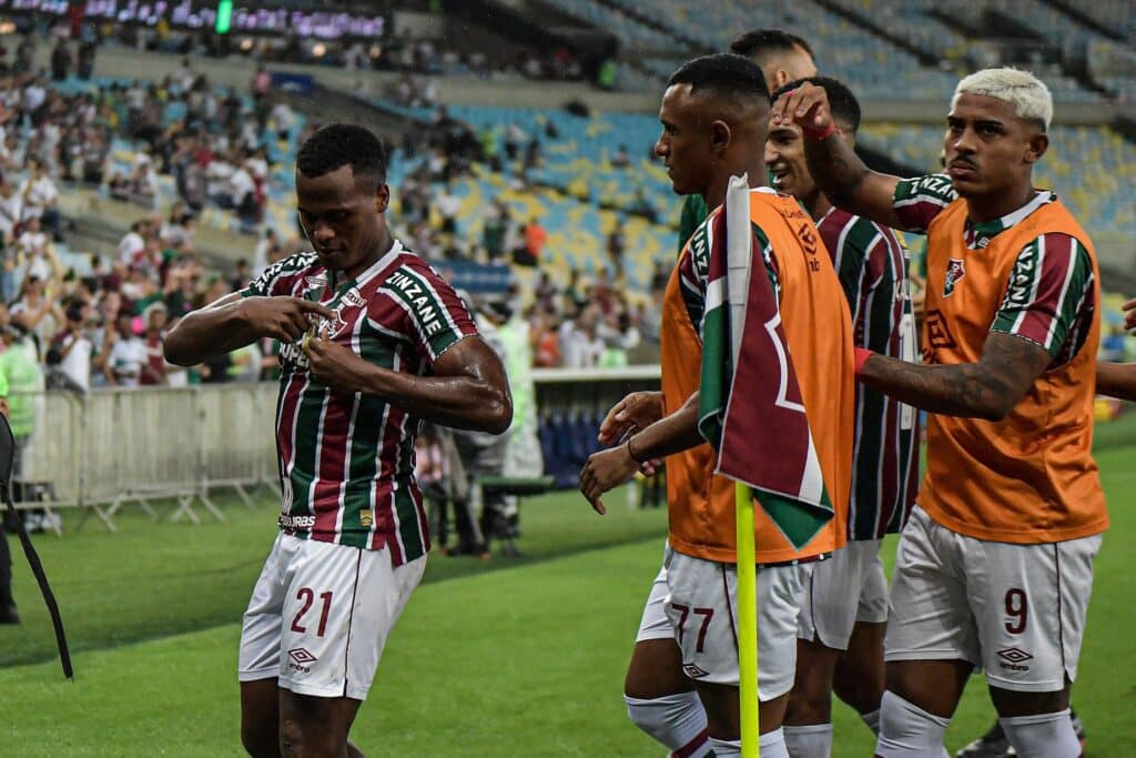 Arias marcou o gol da vitória do Fluminense