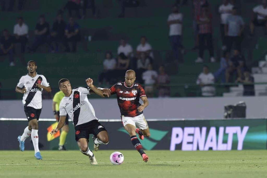 Lucas Moura foi o destaque da vitória tricolor