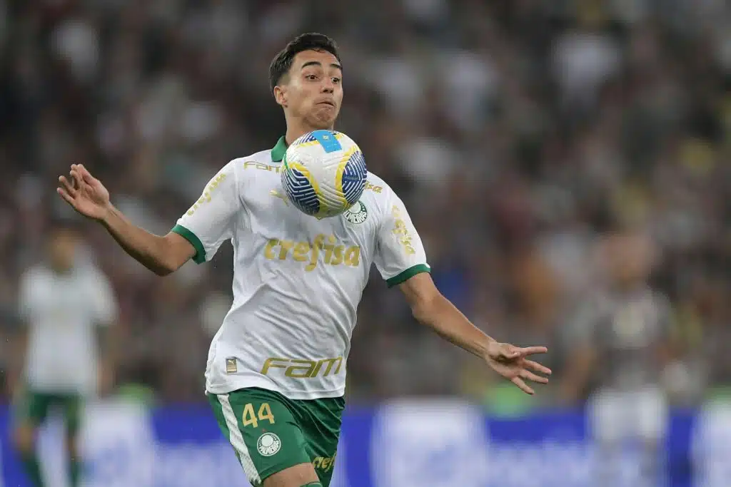 Vitor Reis em ação pelo Palmeiras