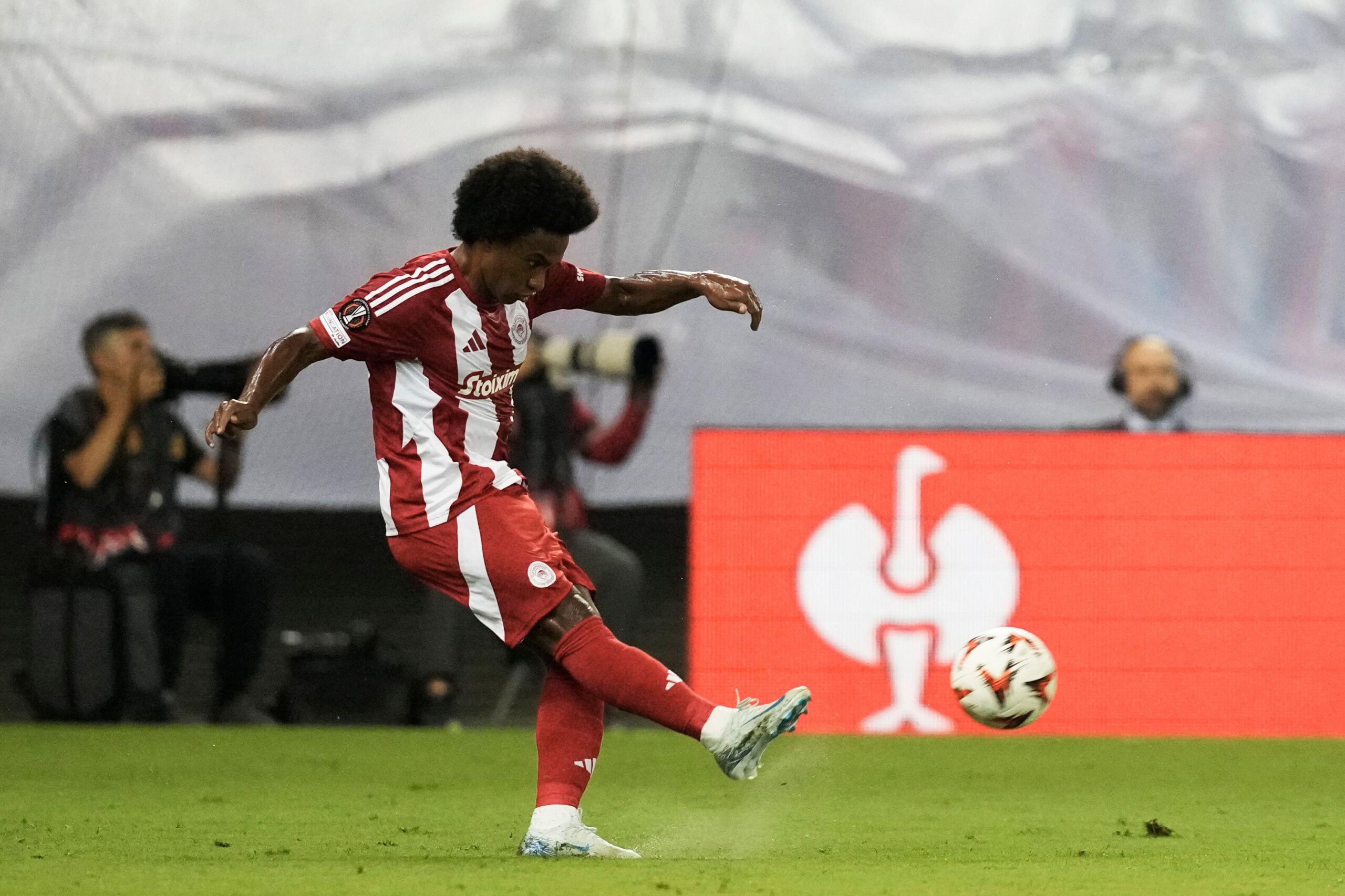 Willian atualmente defende o Olympiacos, da Grécia