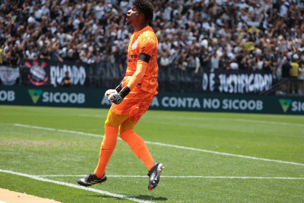 Hugo Souza fica no Corinthians