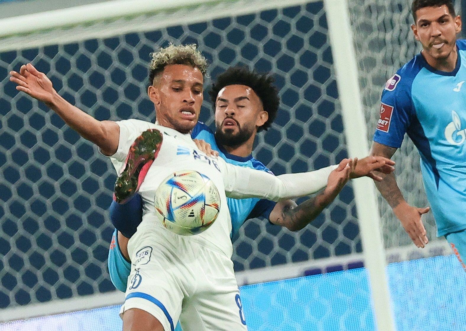 Bitello em ação contra o Zenit, de Claudinho