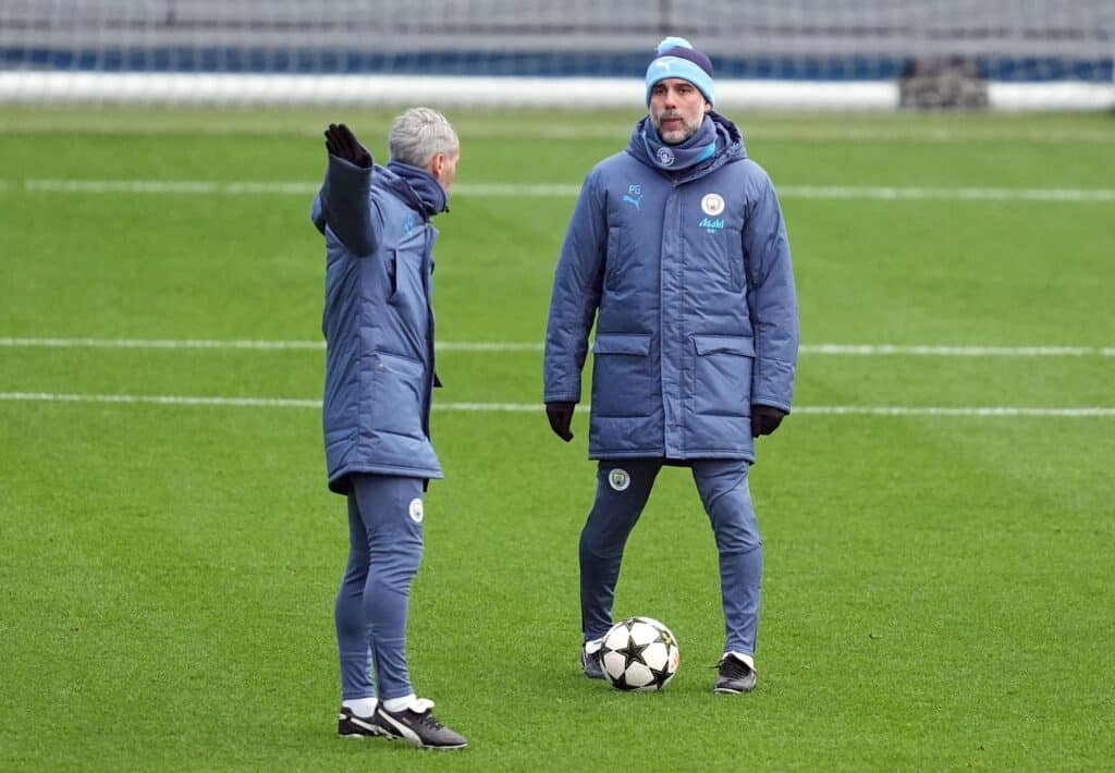 Pep Guardiola no treino do City