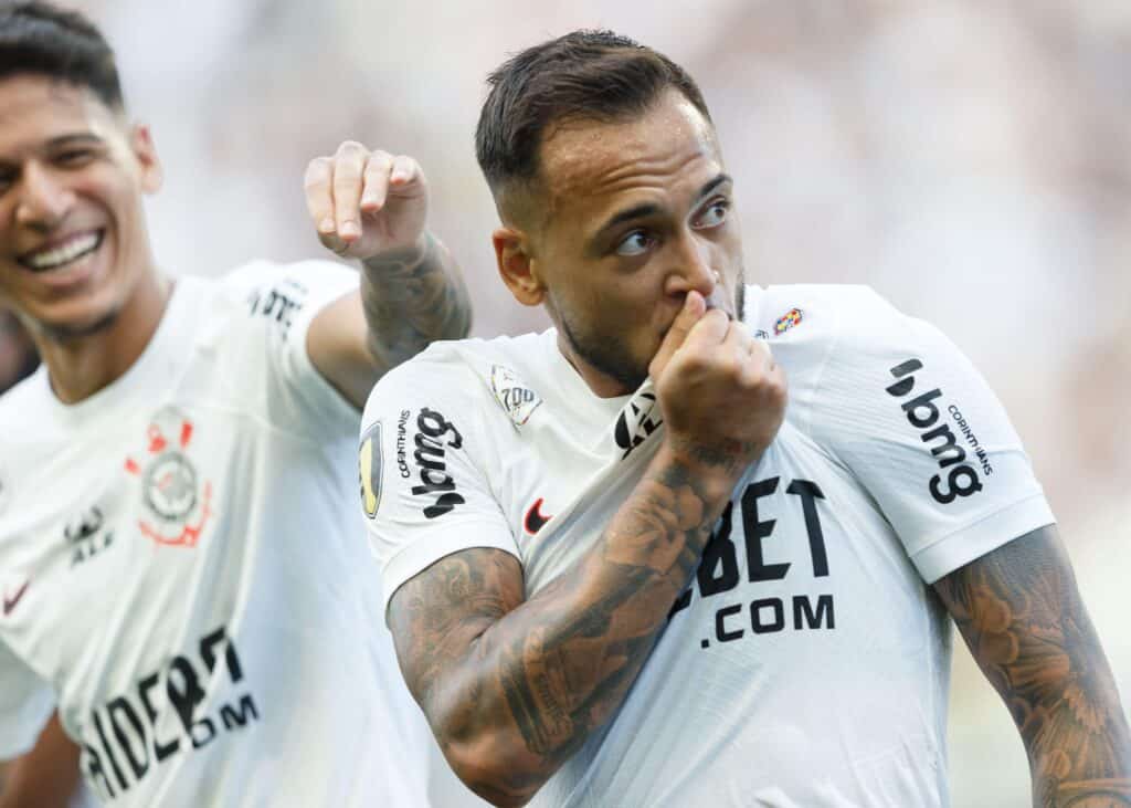 Maycon pode permanecer no Corinthians