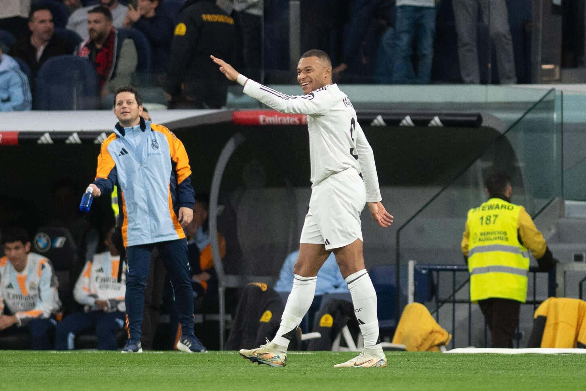 Mbappé brilhou contra o Sevilla