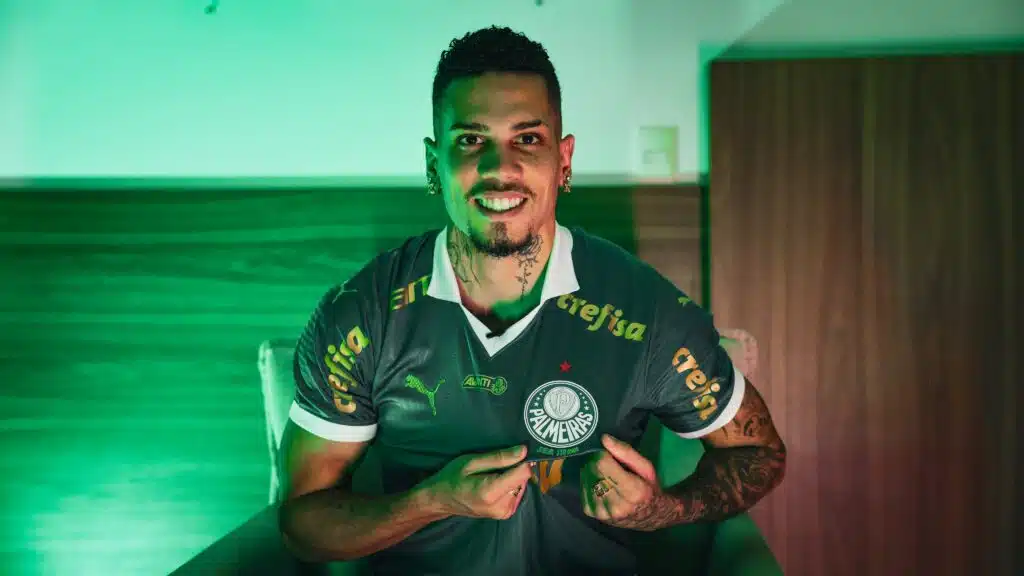 Paulinho foi oficializado como reforço do Palmeiras