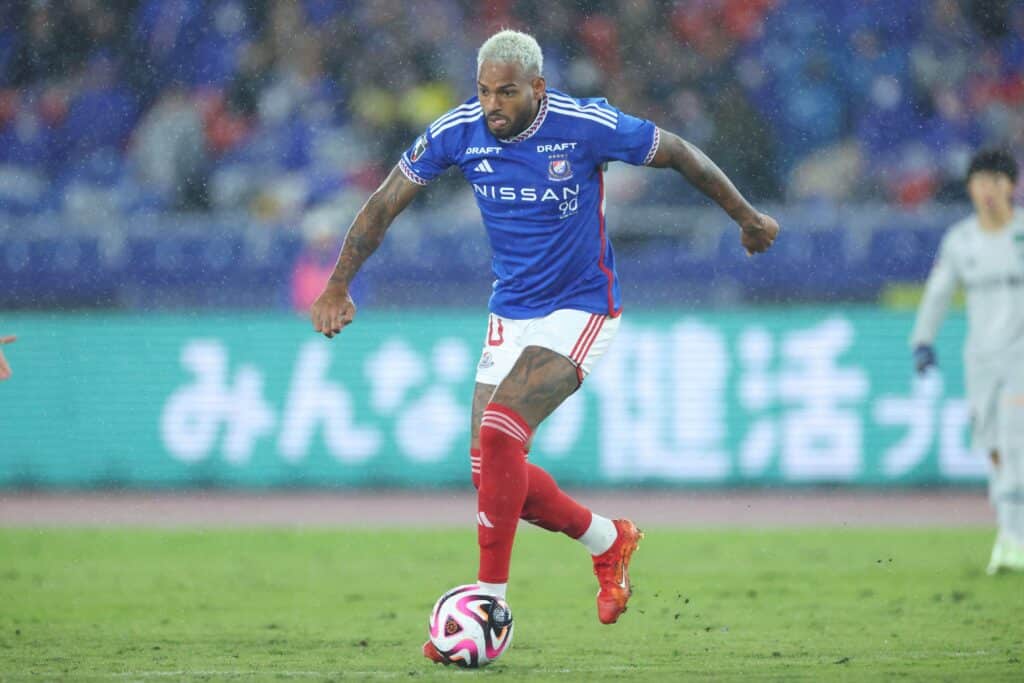 Anderson Lopes em ação pelo Yokohama