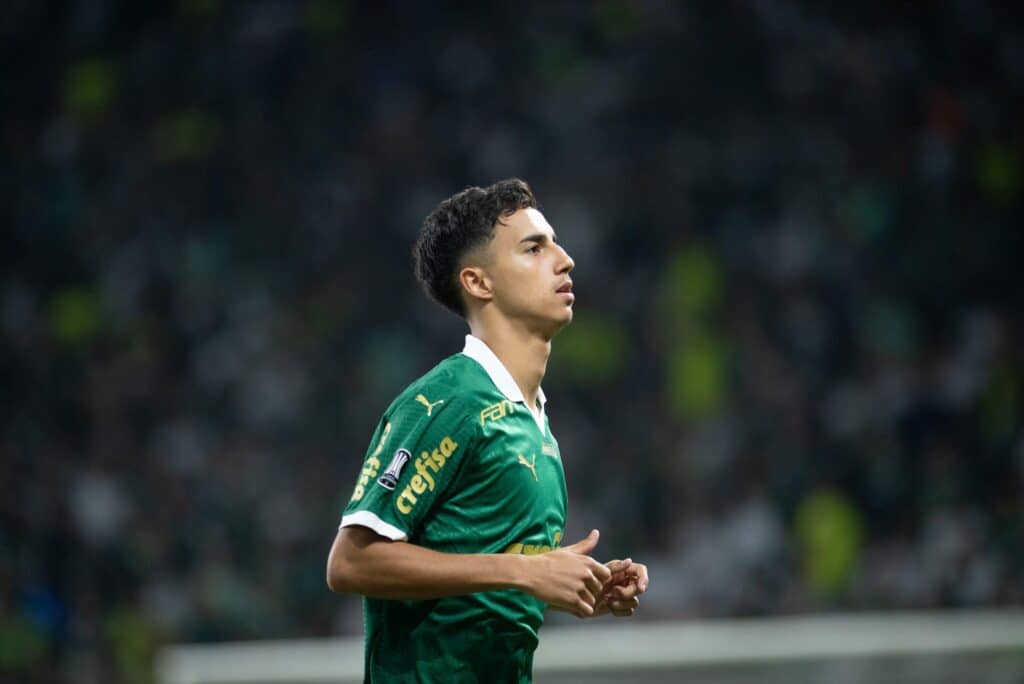 Vitor Reis em ação pelo Palmeiras