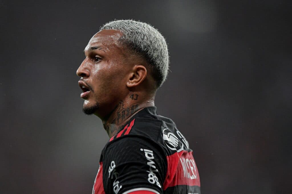 Wesley fica no Flamengo por ora