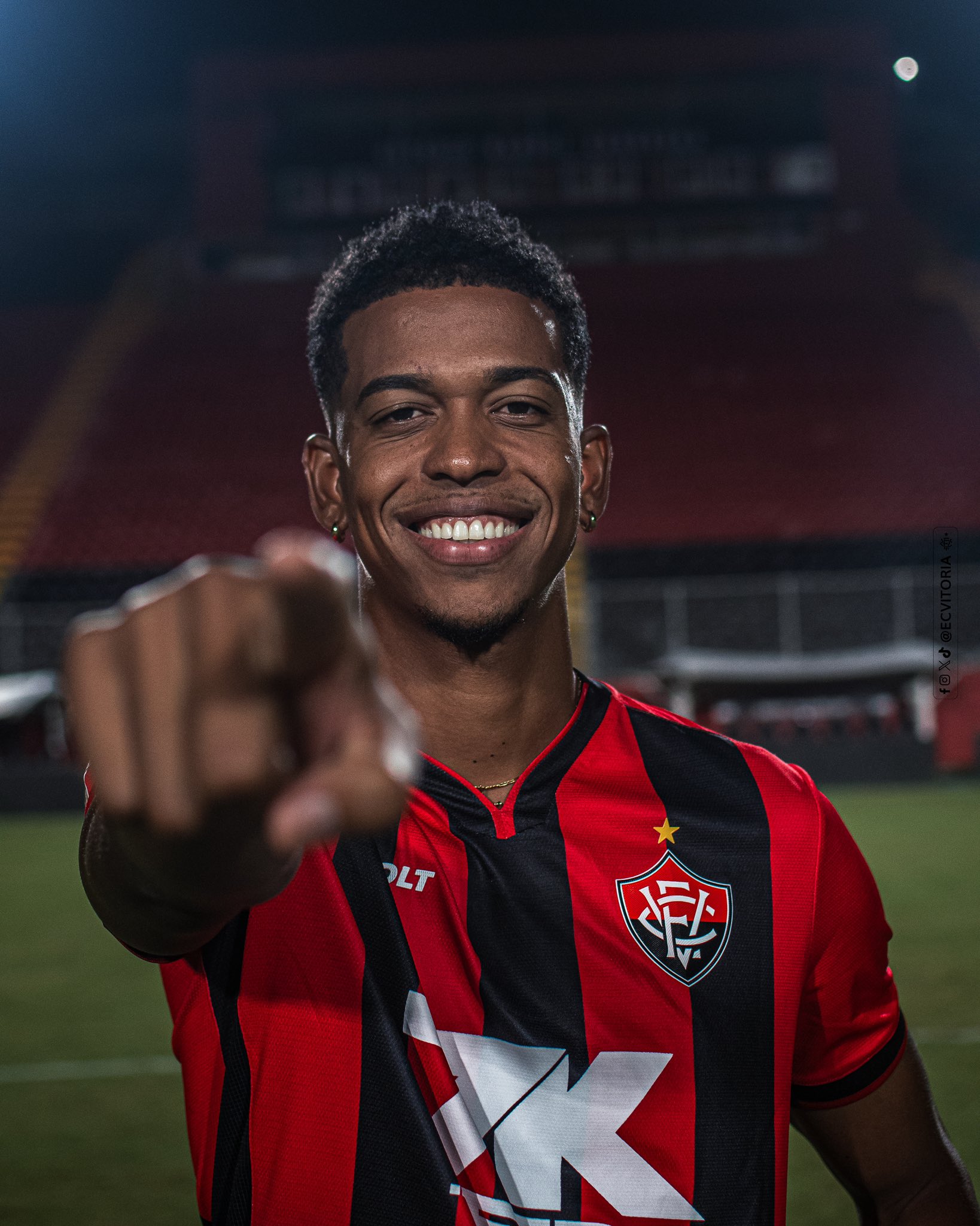 Carlinhos é o novo reforço do Vitória